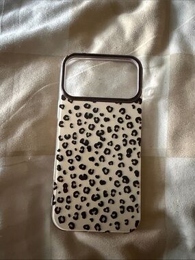 Leopard Print Clear Phone Case - White & Black
iPhone 17 pro max